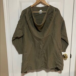 Mosaic Khaki L Sharkbite Hem Line Top
